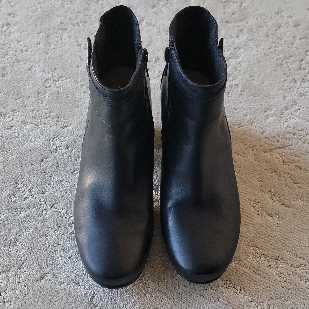 Women's Black Ankle Boots - Picture 2 of 7